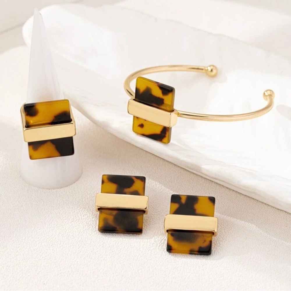 3 Piece Tortoise and Gold Geometric Jewelry Set - Ring, Earrings, and Bracelet